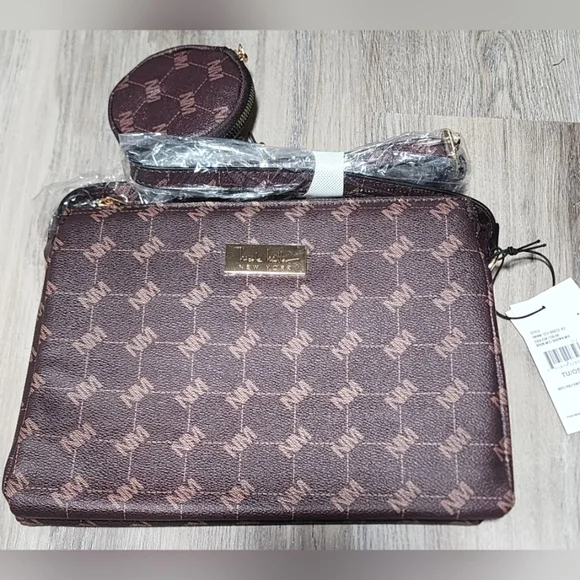 Nicole Miller Crossbody Bag with a Matching Earbud Pouch - New With Tags - Picture 2 of 6